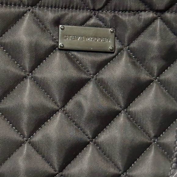 Steve Madden Black Large‎ Quilted Tote/Weekender/Excellent-Purchased-Never Used - Picture 5 of 12